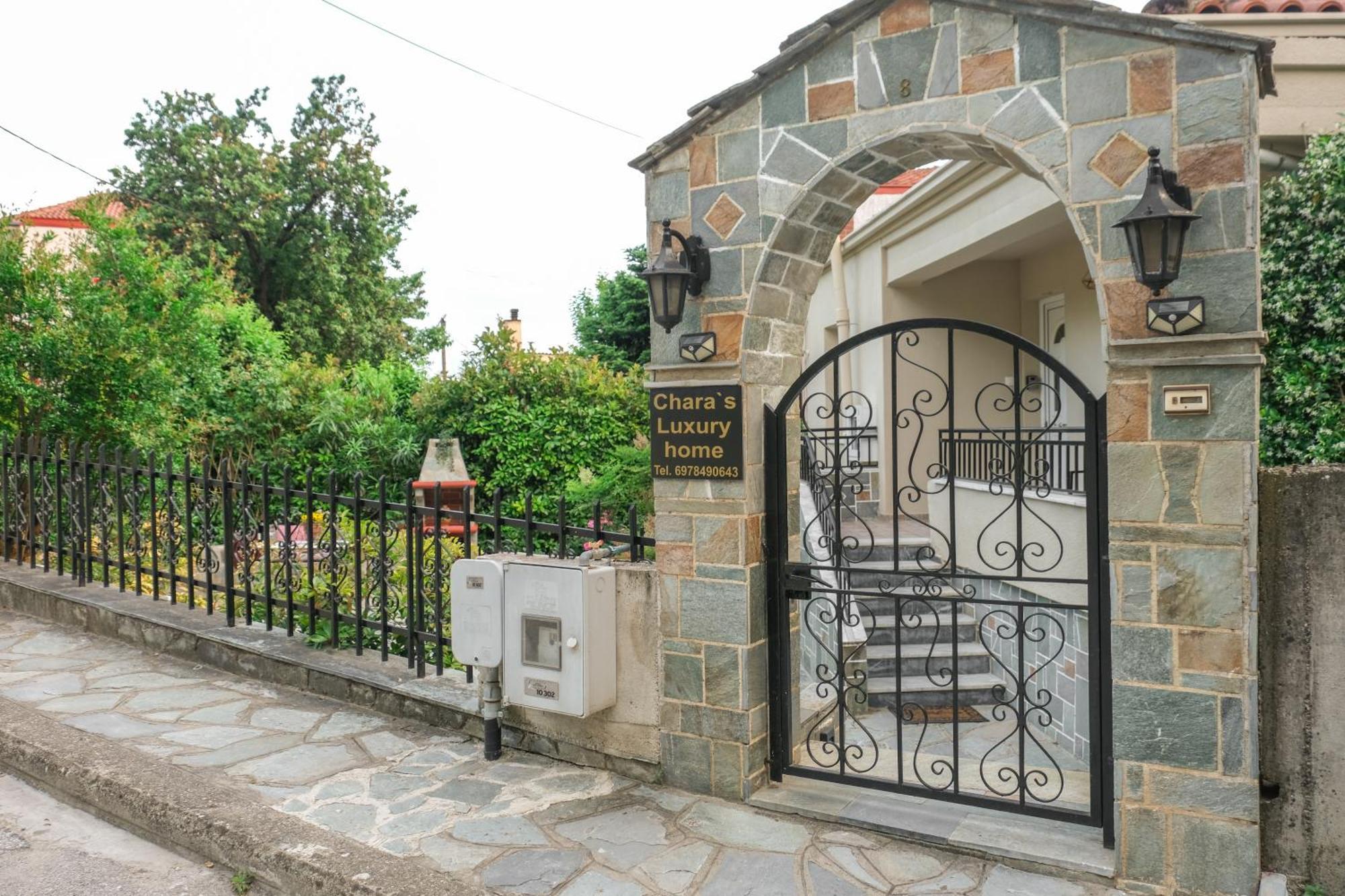 Chara'S Luxury Home Калампака Екстериор снимка