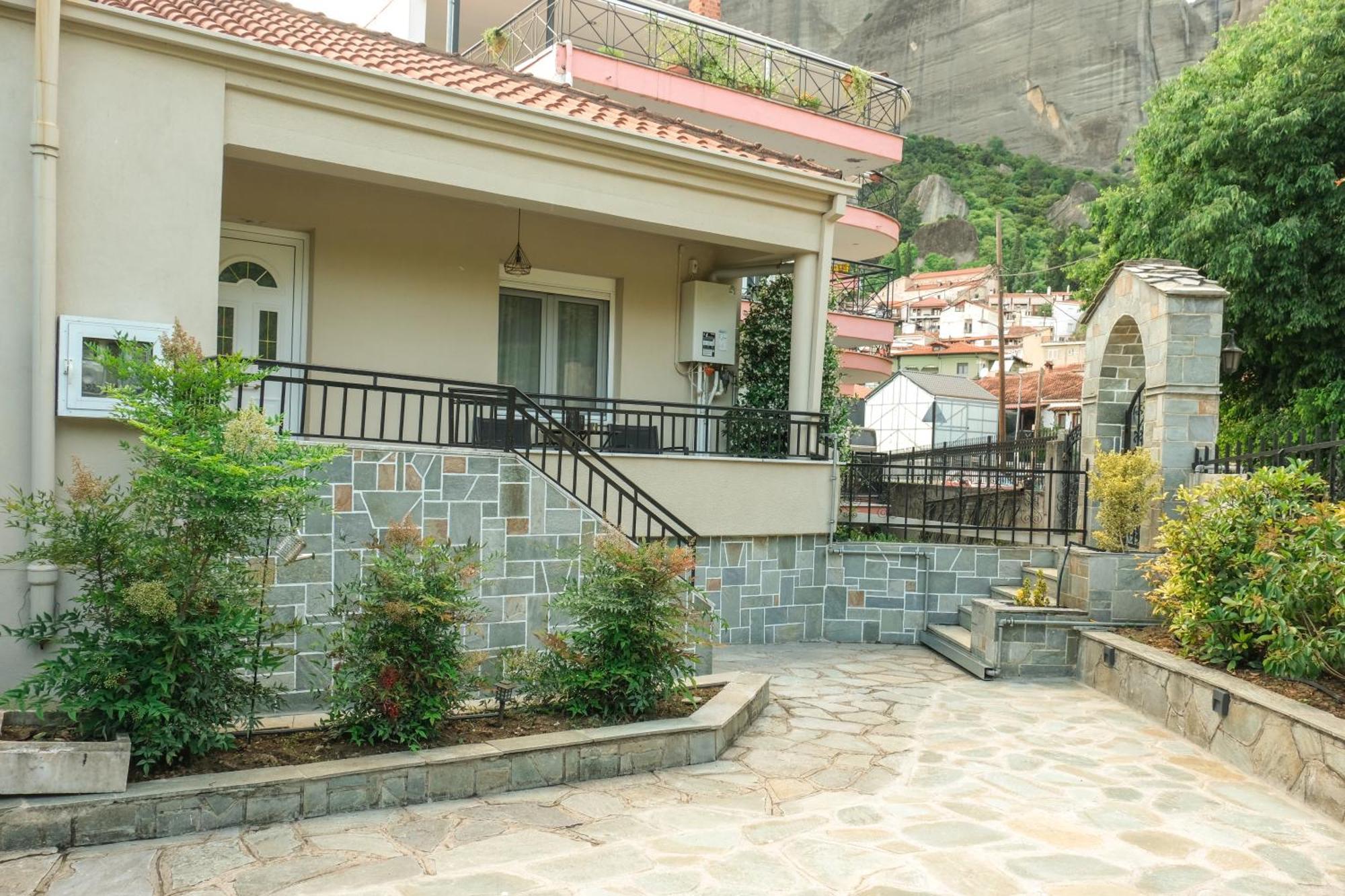 Chara'S Luxury Home Калампака Екстериор снимка